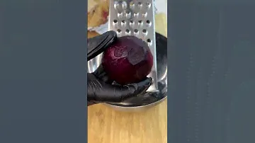 В этом салате главное заправка, именно она делает его необычным!!!
